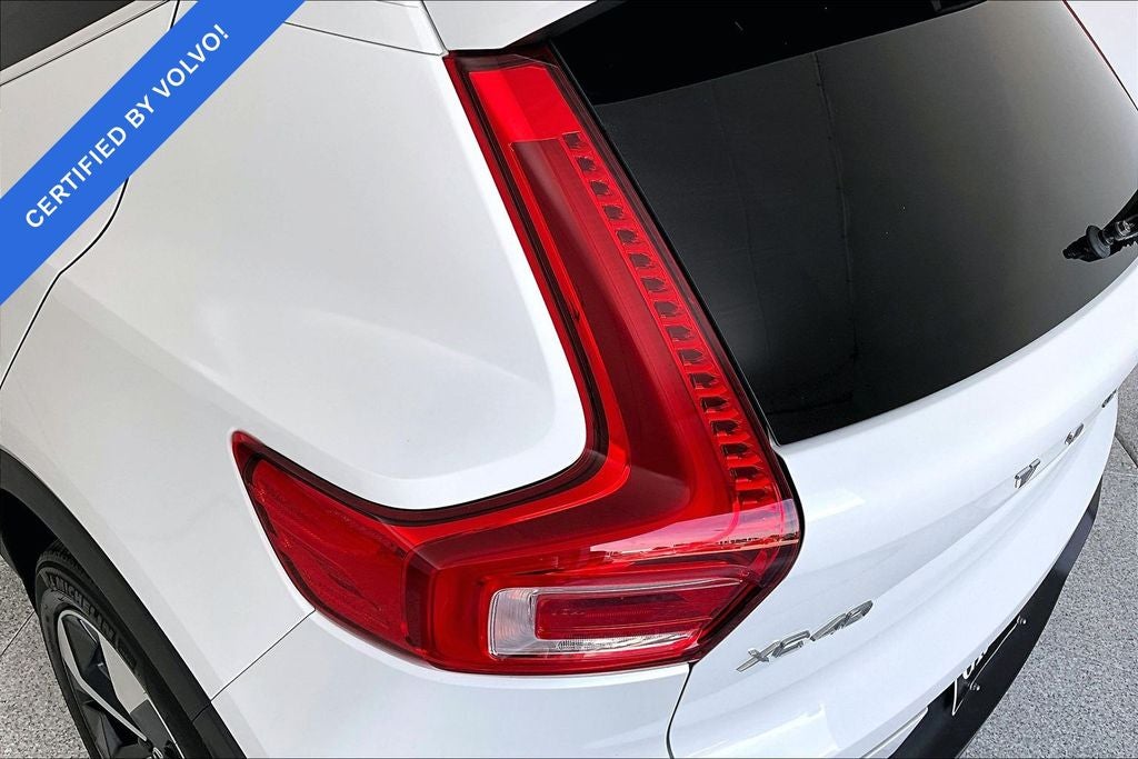 2023 Volvo XC40 B5 Plus Bright Theme