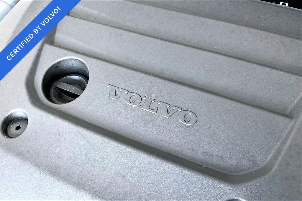2023 Volvo XC40 B5 Plus Bright Theme