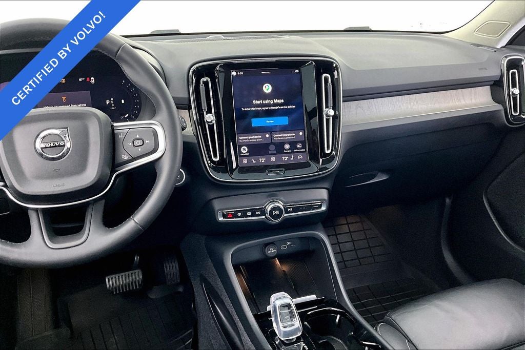 2023 Volvo XC40 B5 Plus Bright Theme