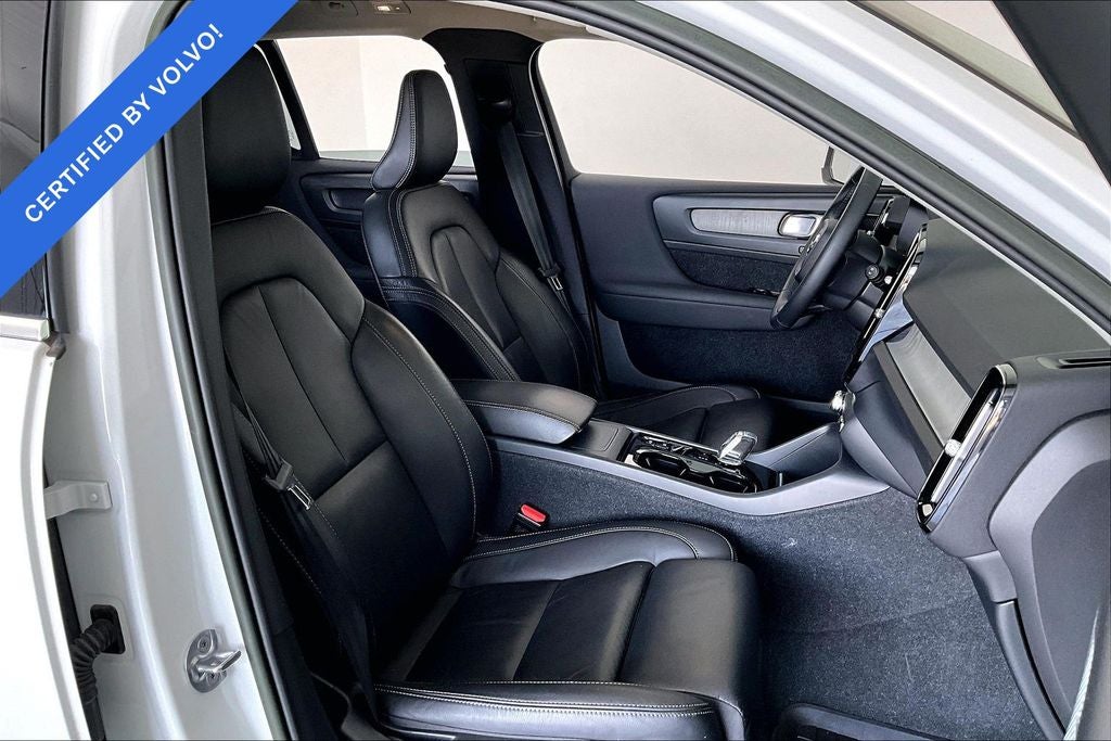 2023 Volvo XC40 B5 Plus Bright Theme