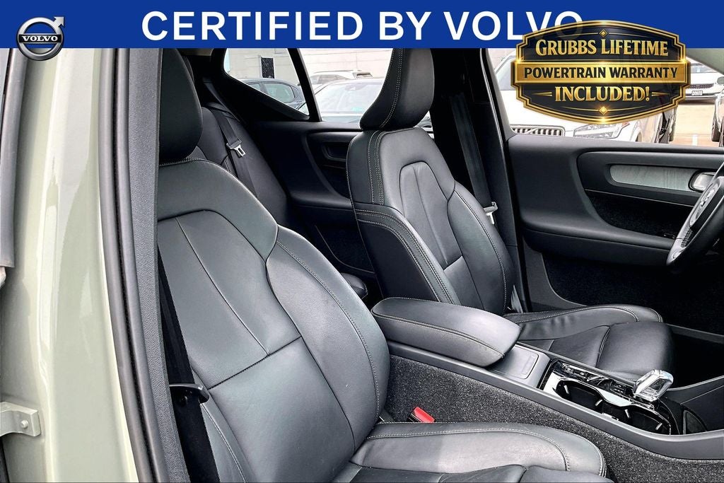 2025 Volvo XC40 B5 Plus Bright Theme