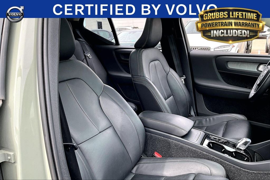2025 Volvo XC40 B5 Plus Bright Theme