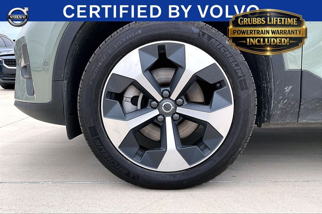 2025 Volvo XC40 B5 Plus Bright Theme