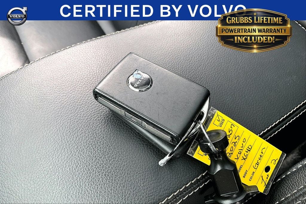 2025 Volvo XC40 B5 Plus Bright Theme