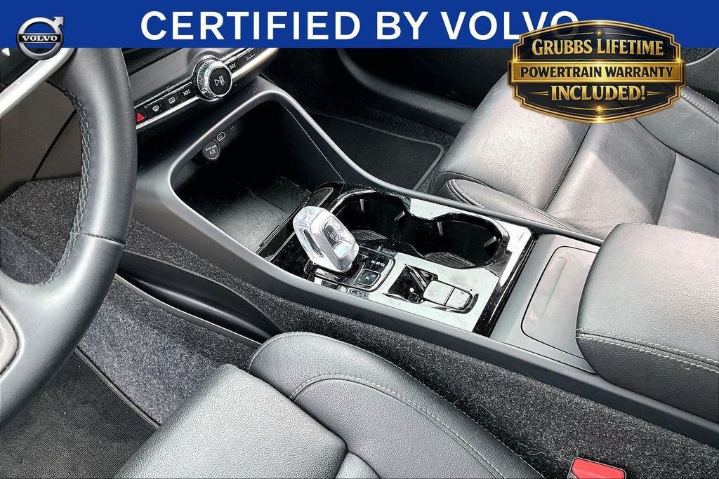 2025 Volvo XC40 B5 Plus Bright Theme