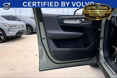 2025 Volvo XC40 B5 Plus Bright Theme