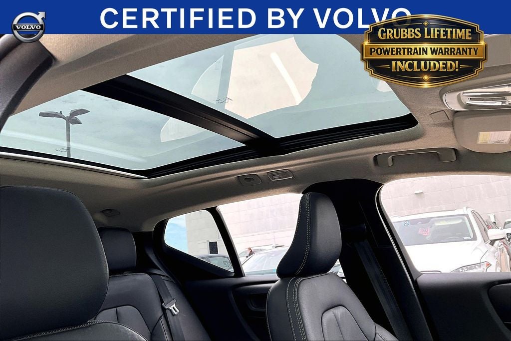2025 Volvo XC40 B5 Plus Bright Theme