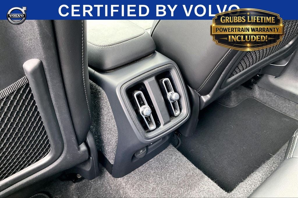 2025 Volvo XC40 B5 Plus Bright Theme