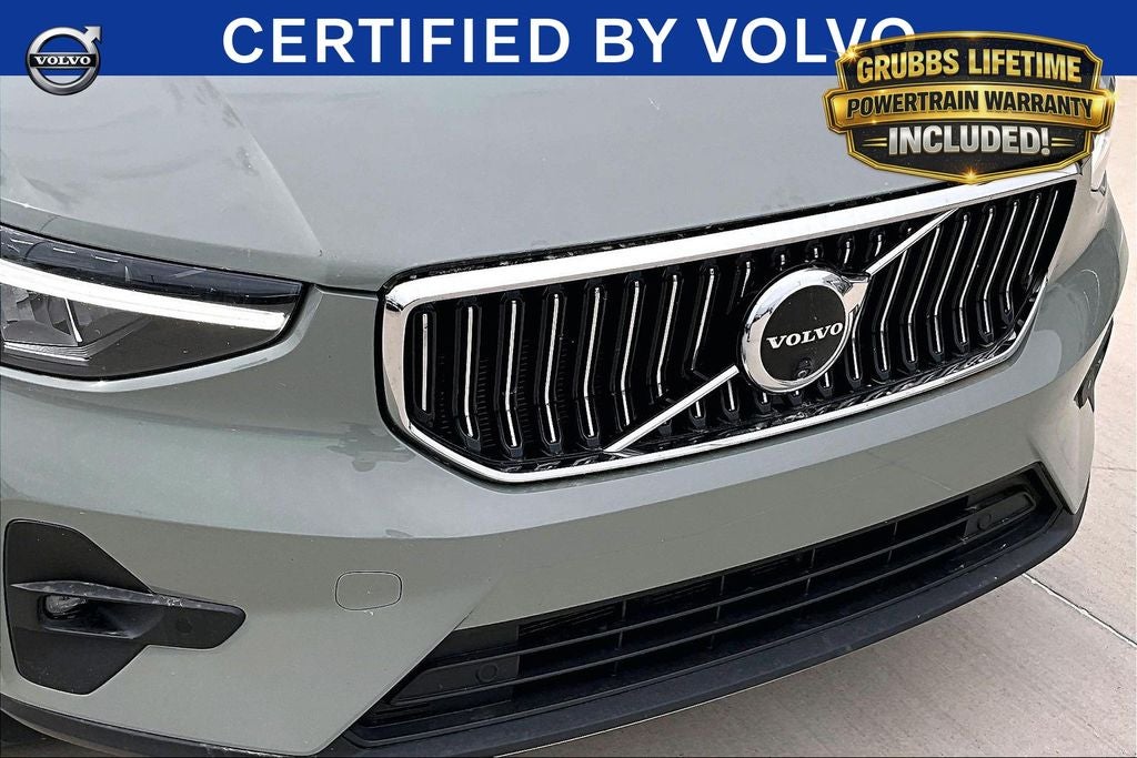 2025 Volvo XC40 B5 Plus Bright Theme