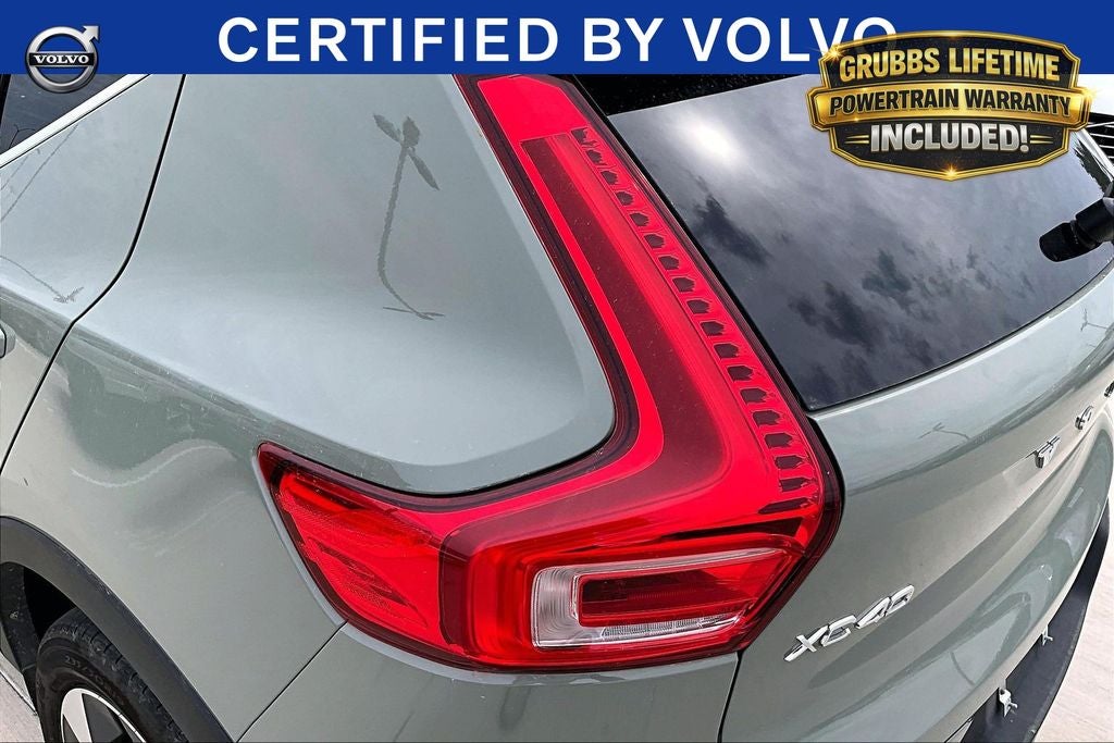 2025 Volvo XC40 B5 Plus Bright Theme