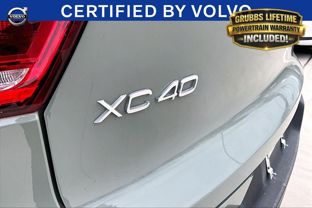 2025 Volvo XC40 B5 Plus Bright Theme