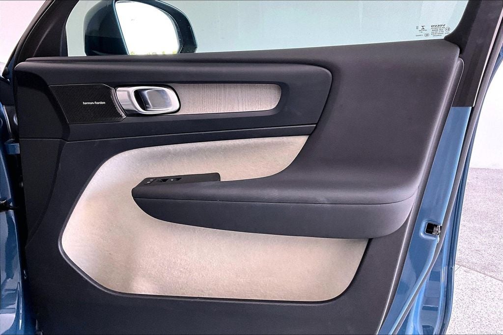 2023 Volvo XC40 Ultimate