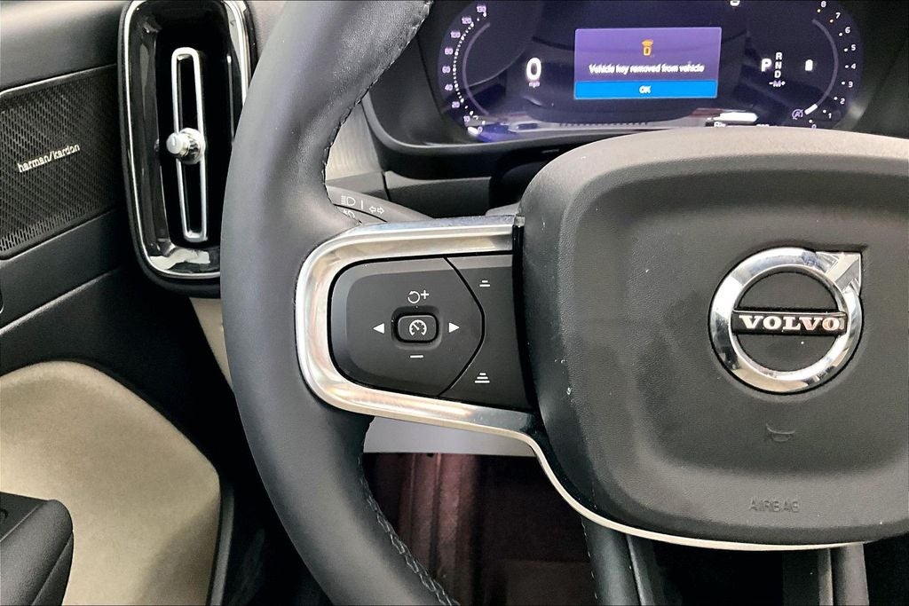 2023 Volvo XC40 Ultimate
