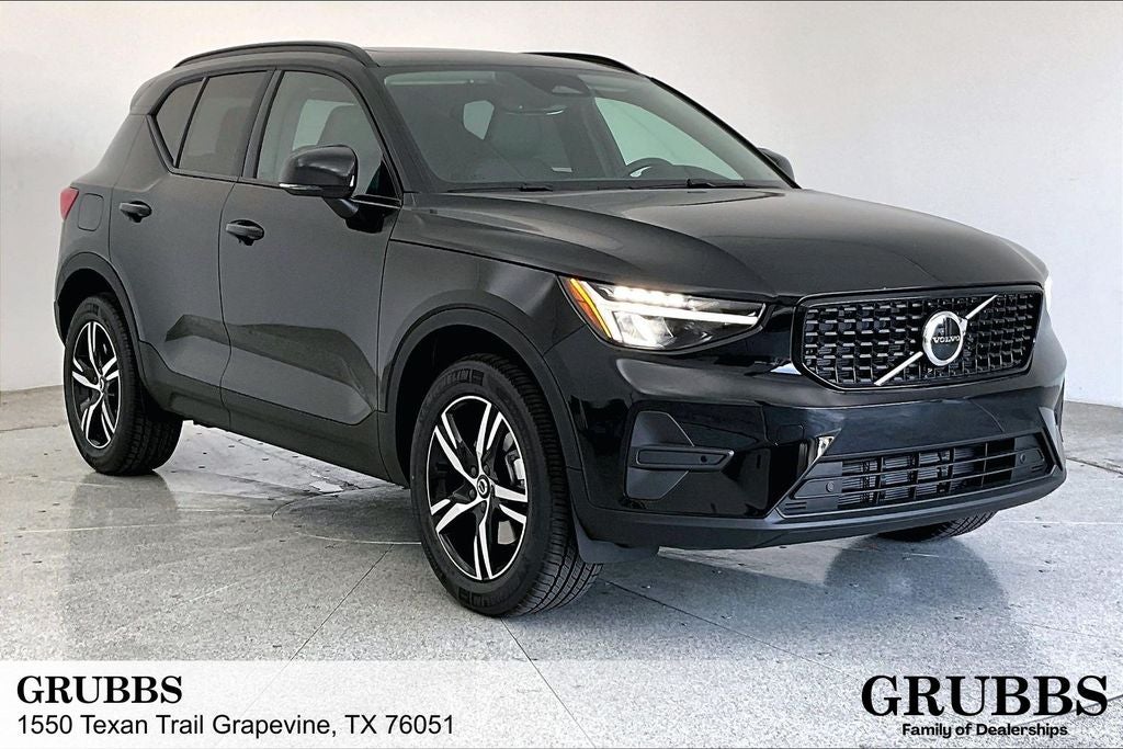 2026 Volvo XC40 B5 Core