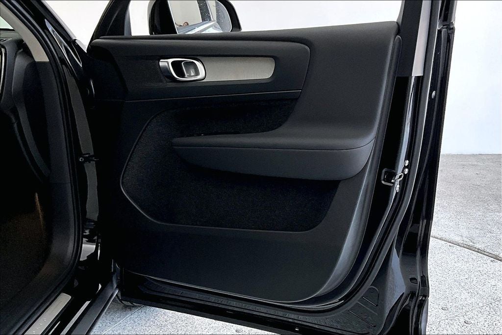 2026 Volvo XC40 B5 Core