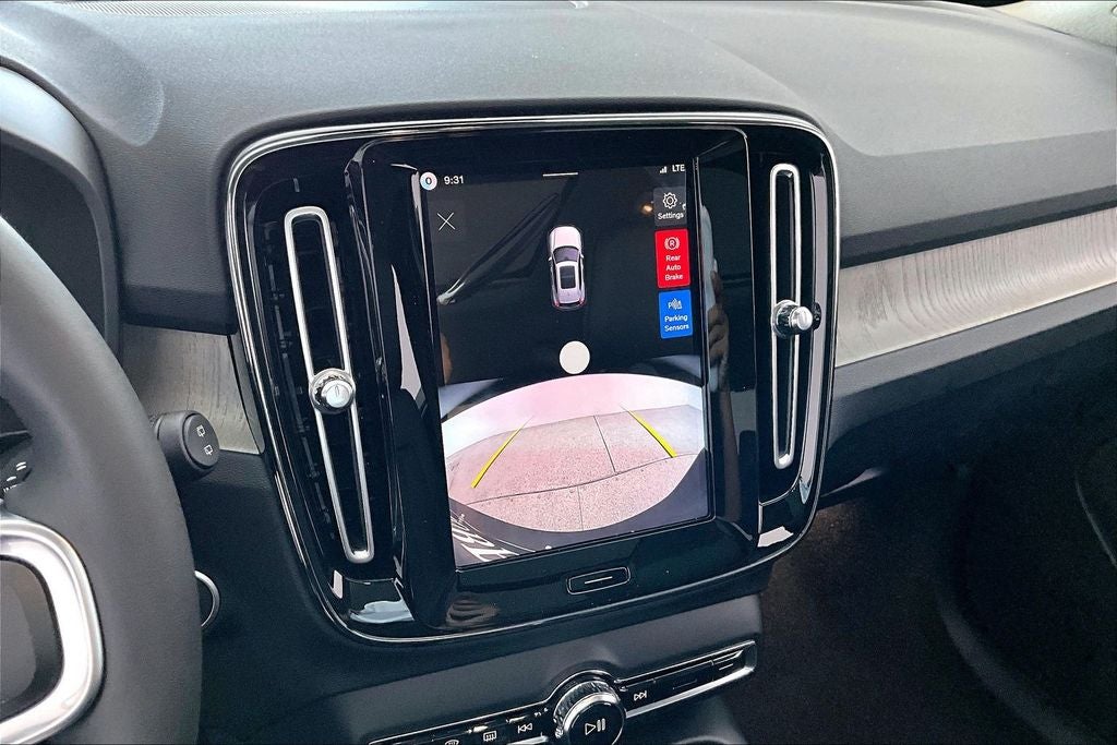 2026 Volvo XC40 B5 Core
