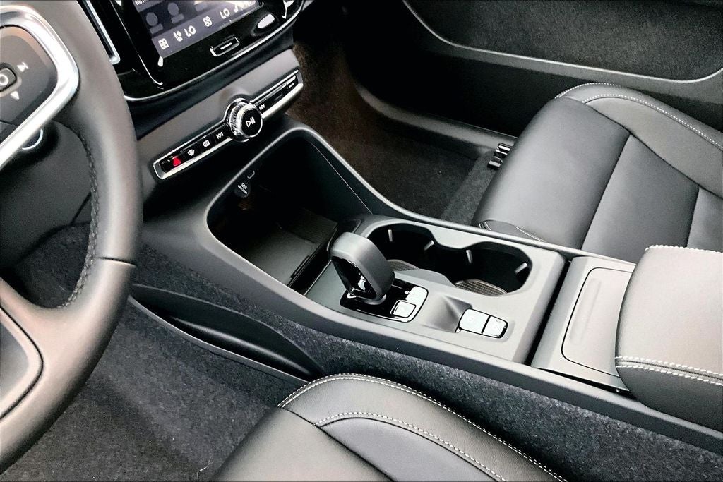 2026 Volvo XC40 B5 Core