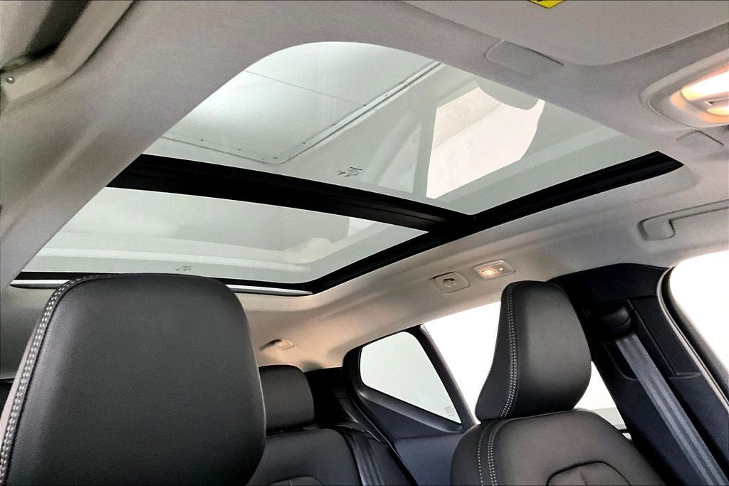 2026 Volvo XC40 B5 Core