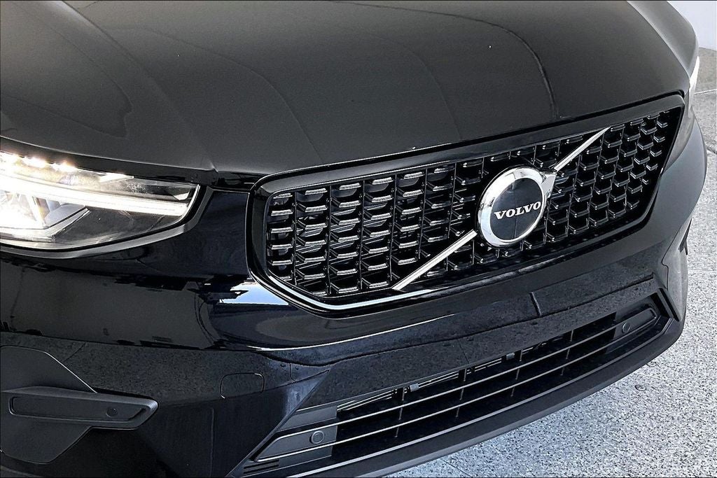 2026 Volvo XC40 B5 Core
