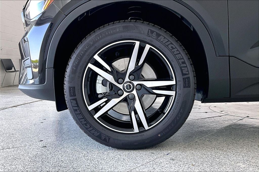 2026 Volvo XC40 B5 Core