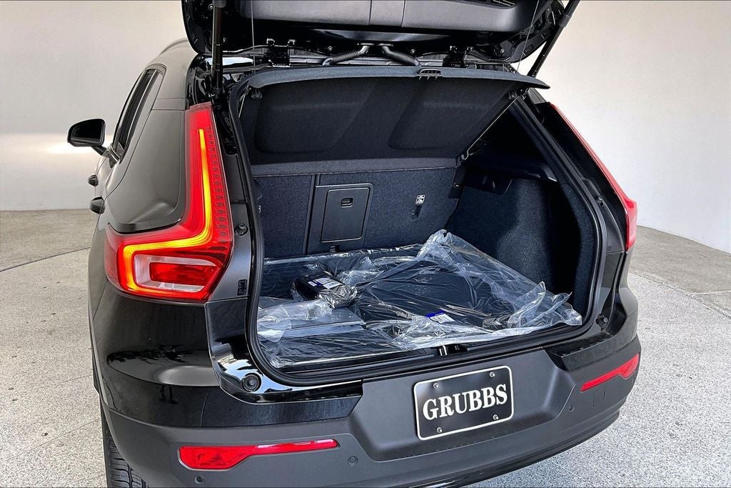 2026 Volvo XC40 B5 Core
