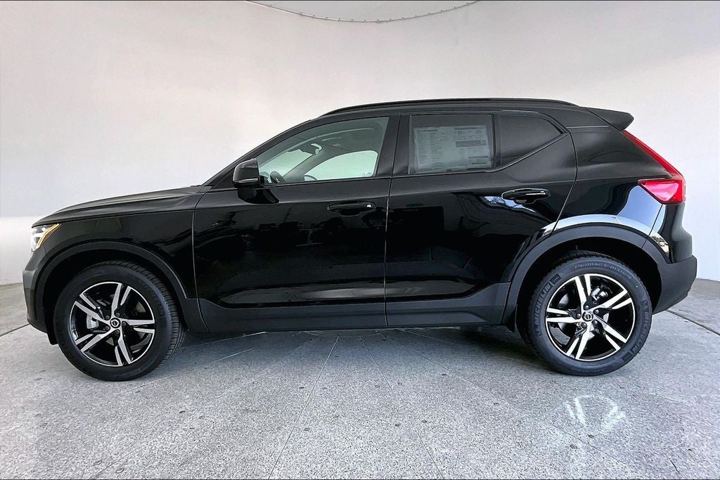 2026 Volvo XC40 B5 Core