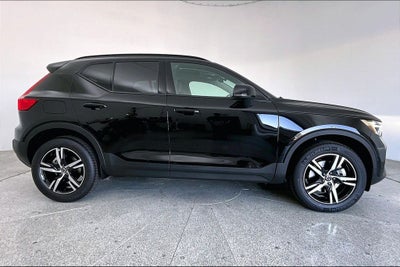 2026 Volvo XC40 B5 Core