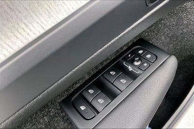 2026 Volvo XC40 B5 Core