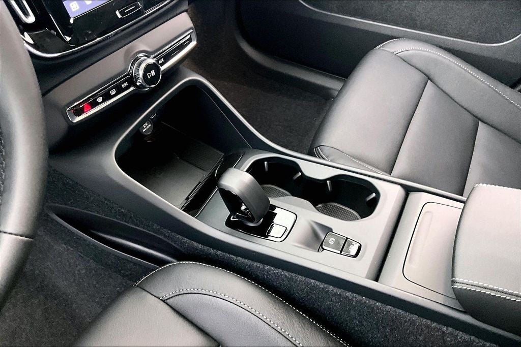 2026 Volvo XC40 B5 Core