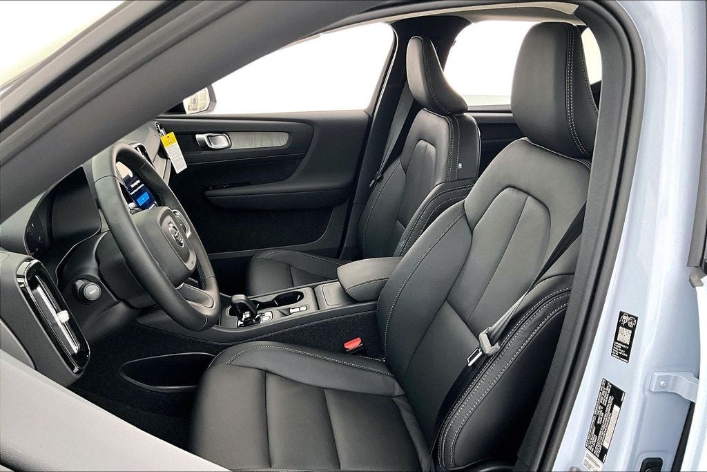 2026 Volvo XC40 B5 Core