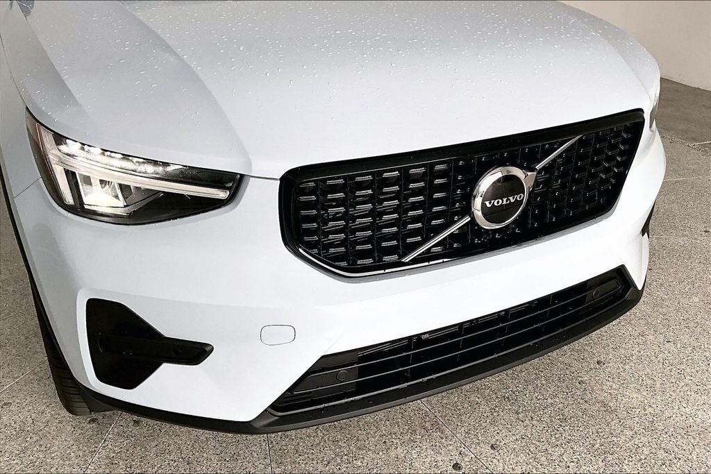 2026 Volvo XC40 B5 Core