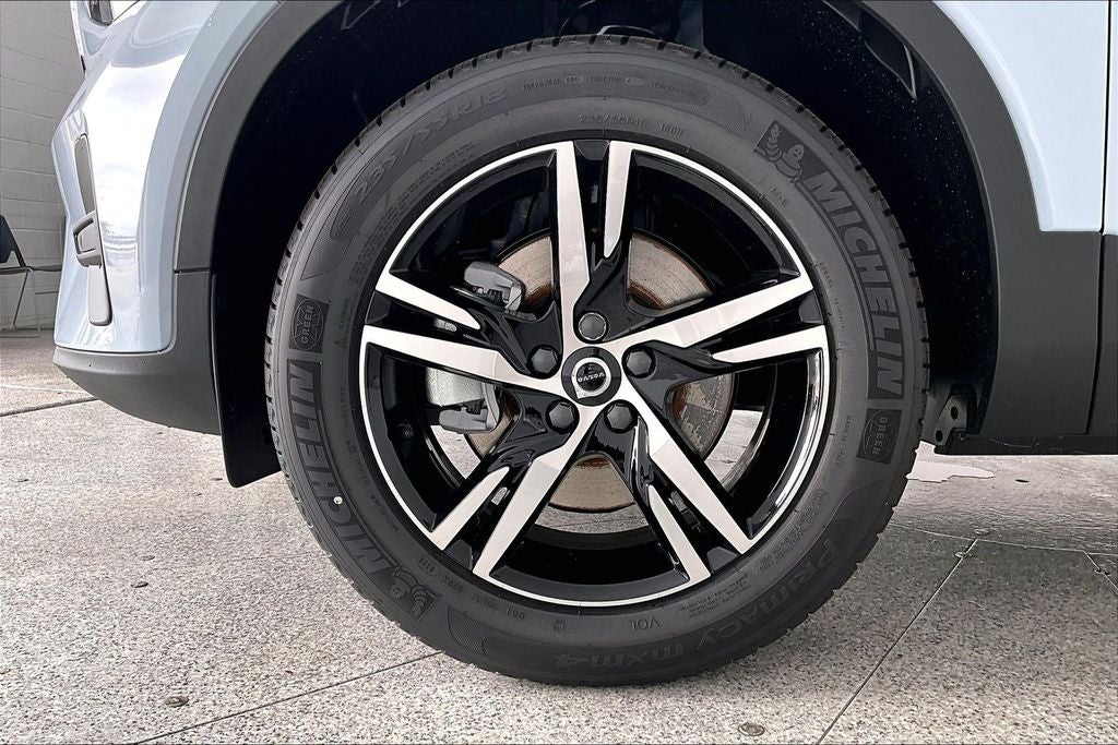 2026 Volvo XC40 B5 Core