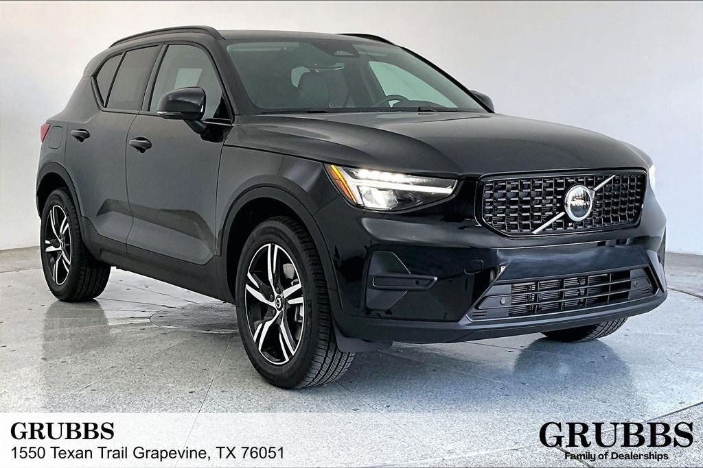 2026 Volvo XC40 B5 Core