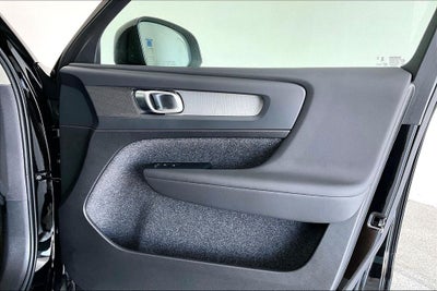 2026 Volvo XC40 B5 Core