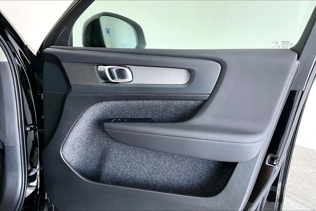 2026 Volvo XC40 B5 Core