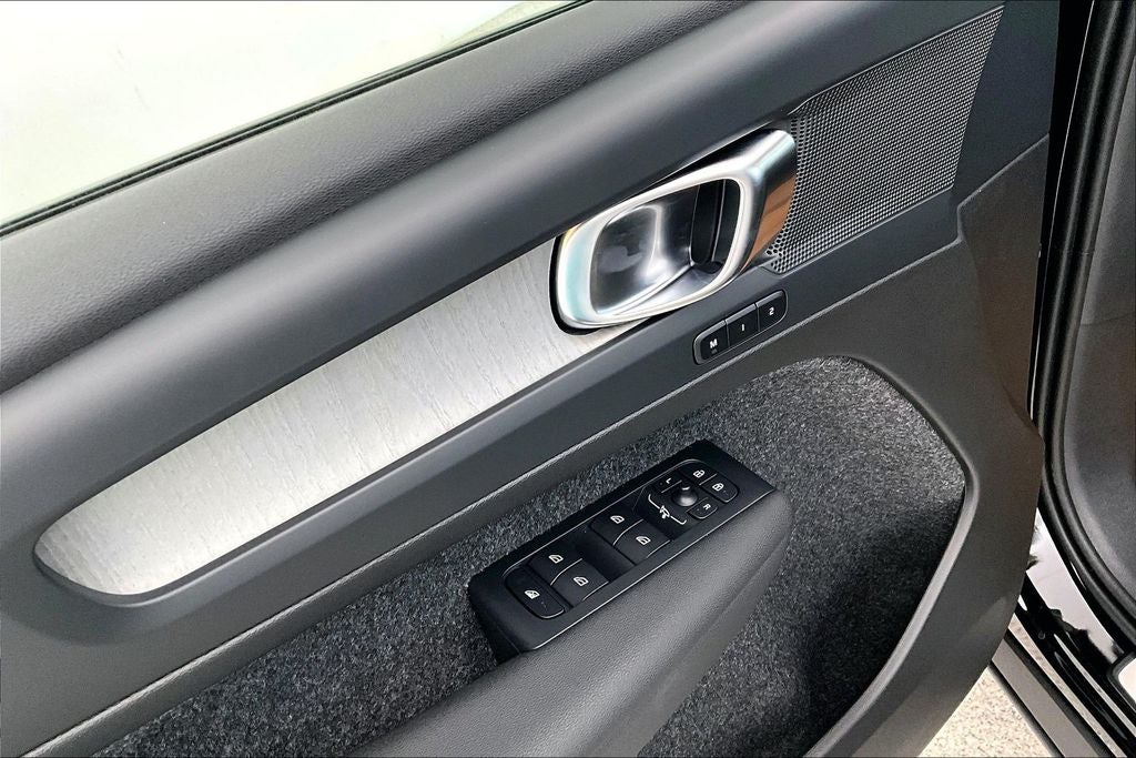 2026 Volvo XC40 B5 Core