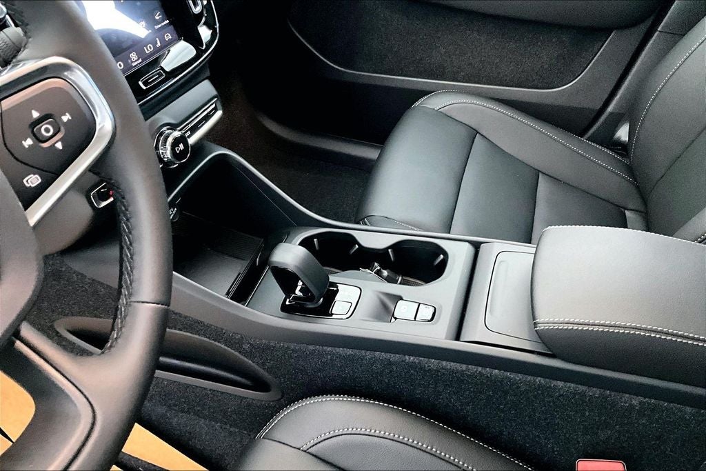 2026 Volvo XC40 B5 Core