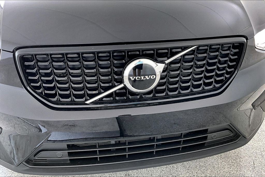 2026 Volvo XC40 B5 Core