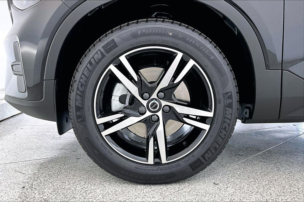 2026 Volvo XC40 B5 Core