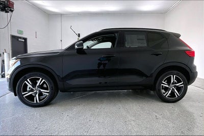 2026 Volvo XC40 B5 Core