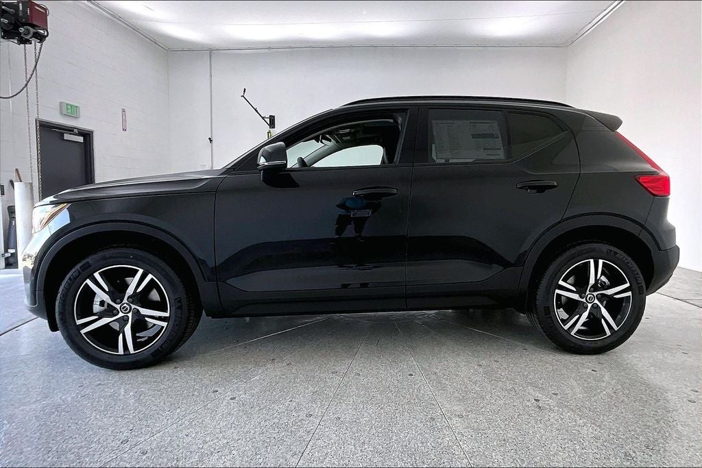 2026 Volvo XC40 B5 Core