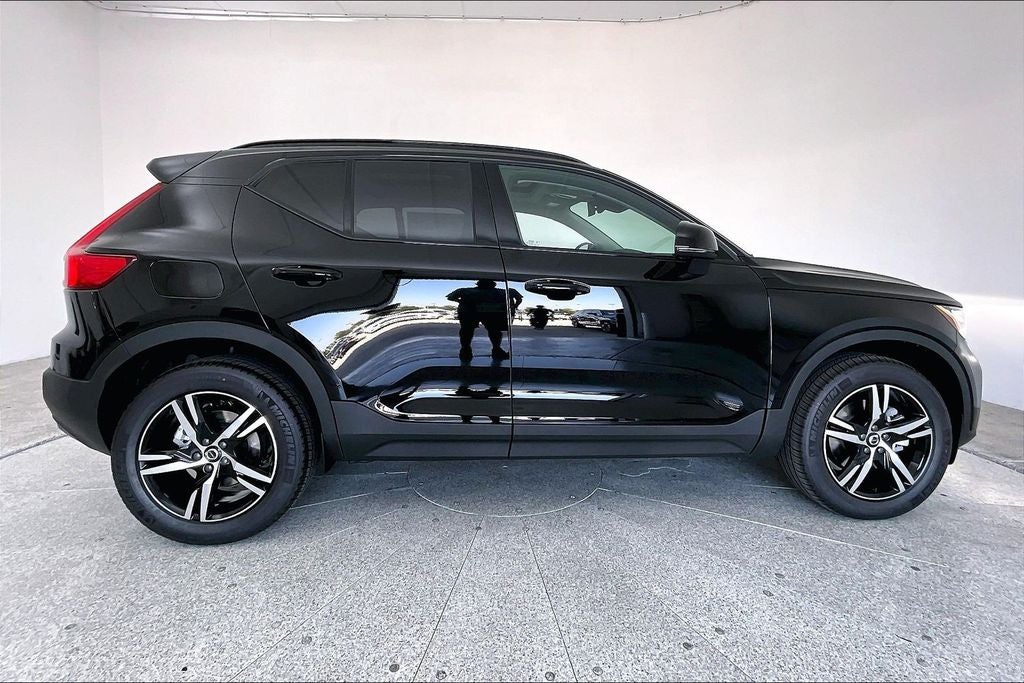 2026 Volvo XC40 B5 Core