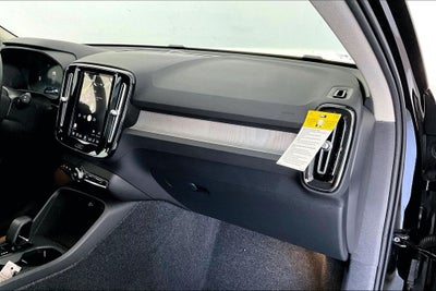 2026 Volvo XC40 B5 Core