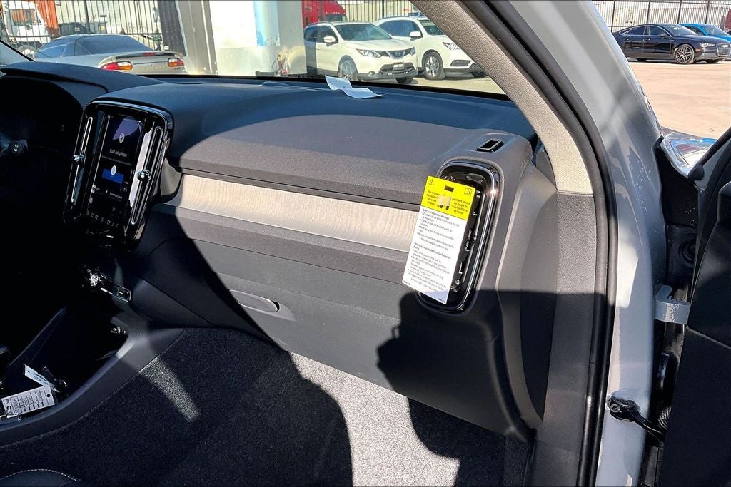 2026 Volvo XC40 B5 Core