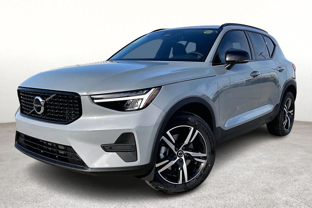 2026 Volvo XC40 B5 Core