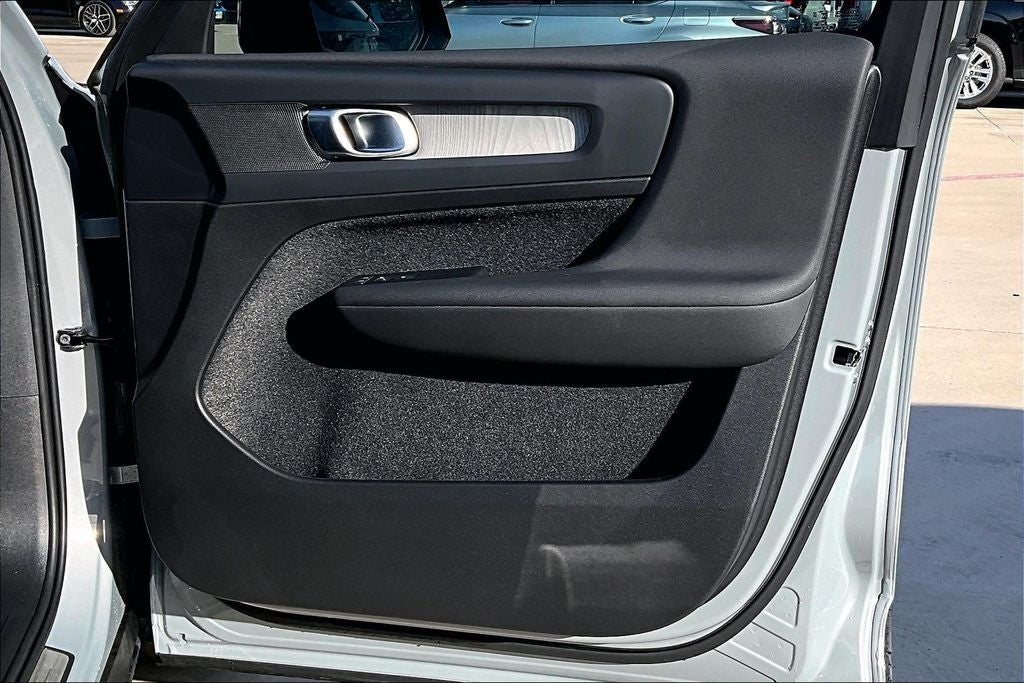 2026 Volvo XC40 B5 Core