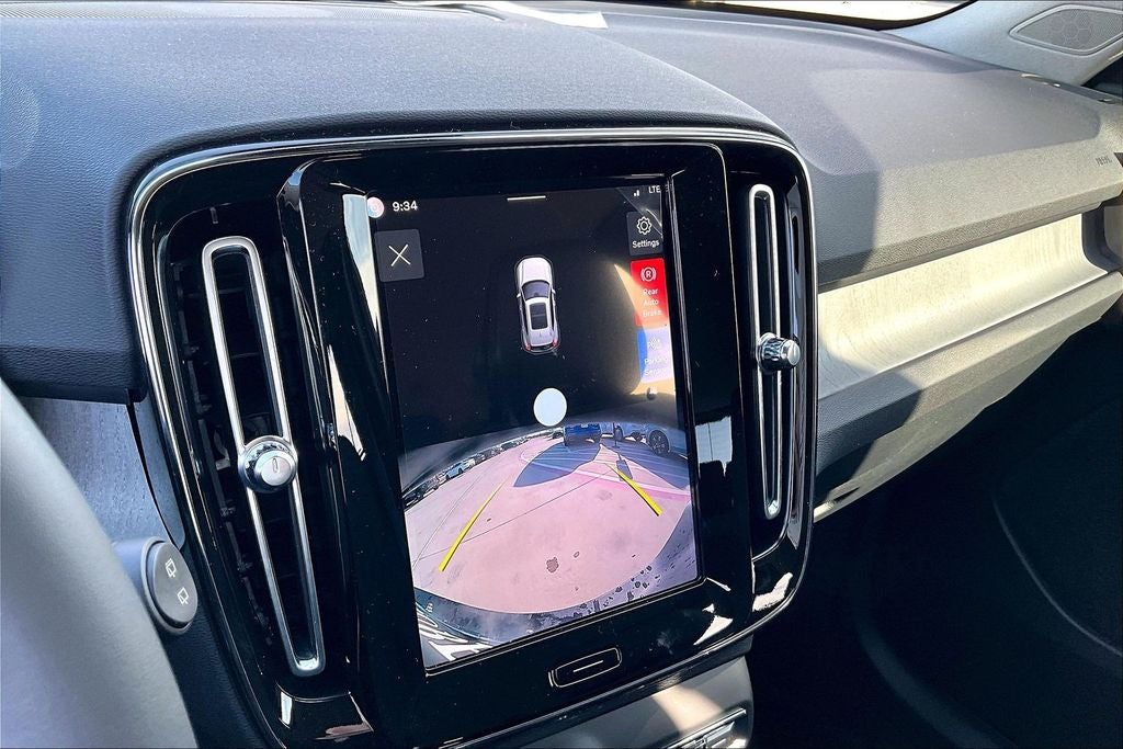 2026 Volvo XC40 B5 Core