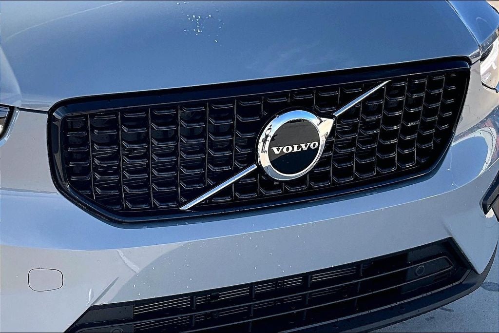 2026 Volvo XC40 B5 Core