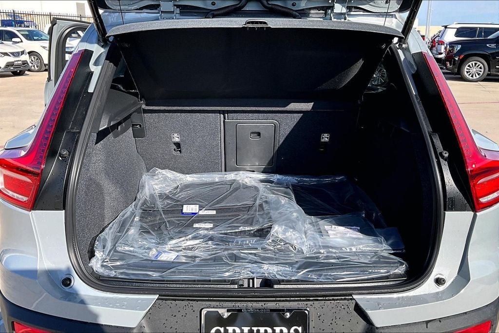 2026 Volvo XC40 B5 Core