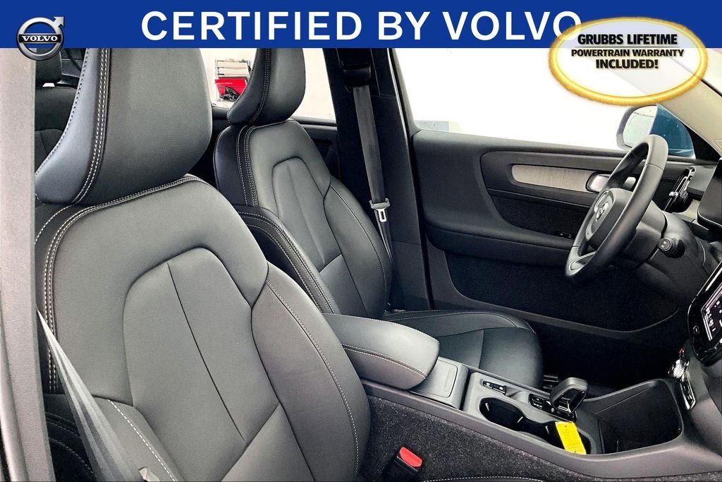 2025 Volvo XC40 B5 Core